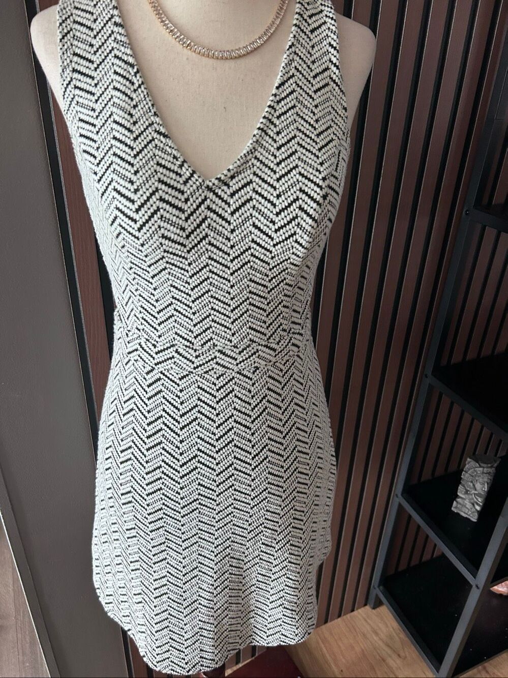 Abercrombie and Fitch black and white cut out sides dress size xs Sleeveless Geo